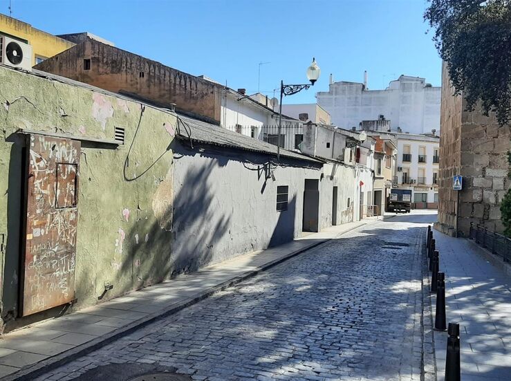 La calle Graciano de Mrida se corta al trfico este martes por el derribo de una vivienda
