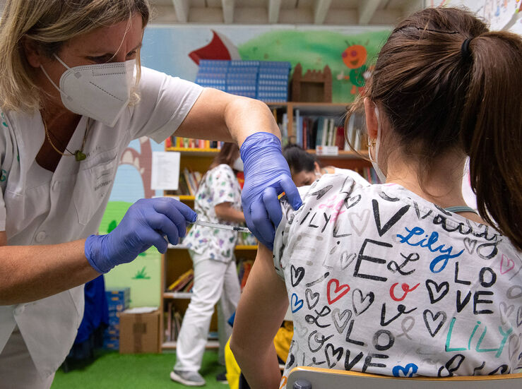 La vacunacin peditrica en los centros educativos  extremeos avanza a muy buen ritmo