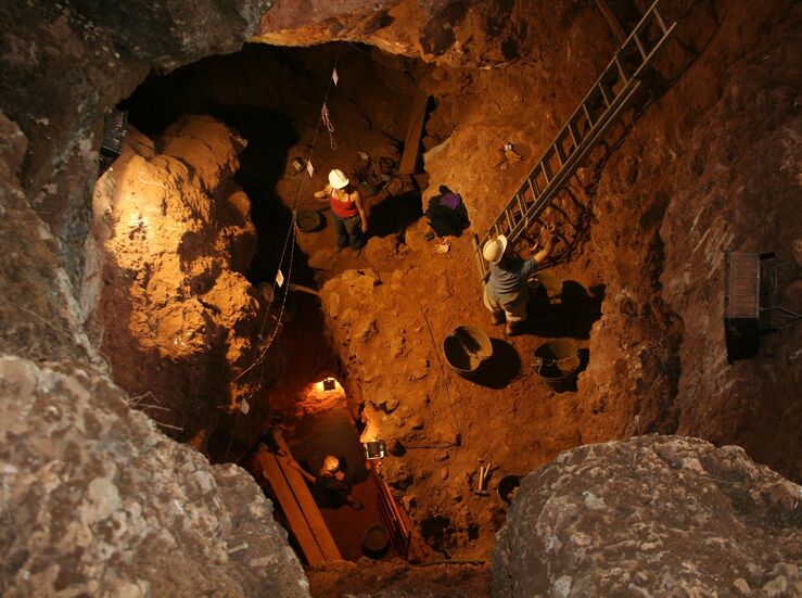 Fundacin Atapuerca colabora en el estudio de la cueva de San Ana en Cceres