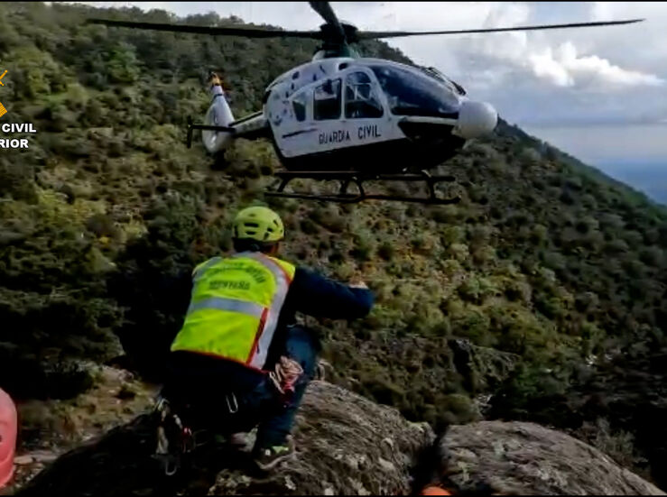 La Guardia Civil rescata a un montaero accidentado en un barranco de Losar de la Vera