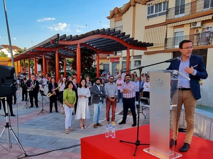 El presidente de la Diputacin de Badajoz inaugura dos plazas en La Haba