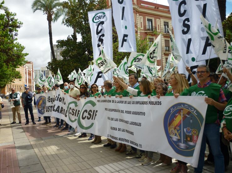 CSIF Extremadura protesta contra la prdida de poder adquisitivo de empleados pblicos