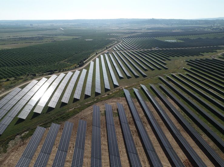 Iberdrola pone en marcha 50 MW solares en Extremadura para dar energa a 22600 hogares