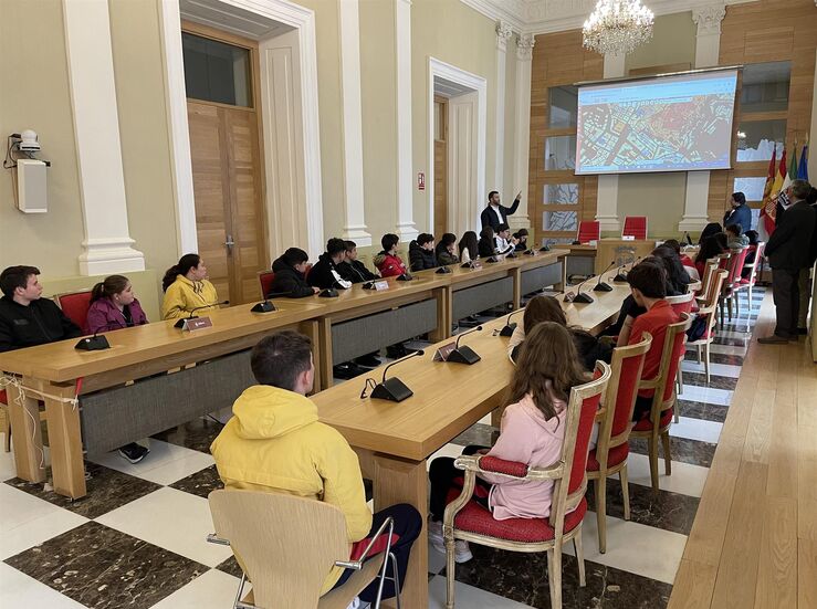 Salaya ensea a escolares de la ciudad los usos del Sistema de Informacin Geogrfica