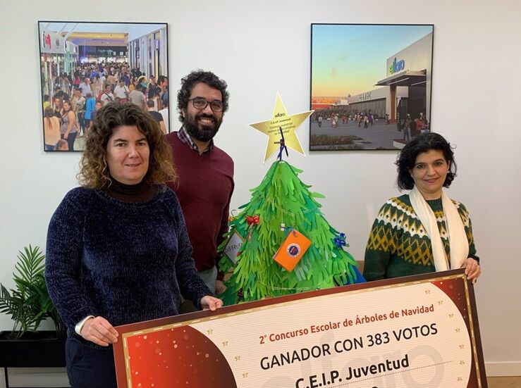 El CEIP Juventud de Badajoz gana el II Concurso Escolar de rboles de Navidad de El Faro