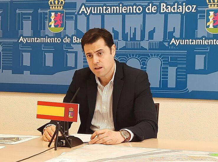 Vlez presenta una mocin para aprobar propuesta de la comisin para la bandera de Badajoz