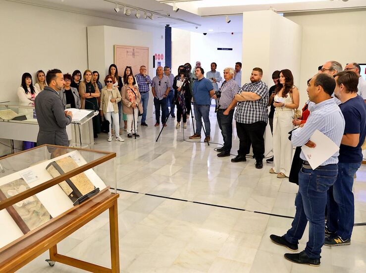 La Diputacin de Badajoz exhibe joyas documentales del patrimonio municipal y provincial