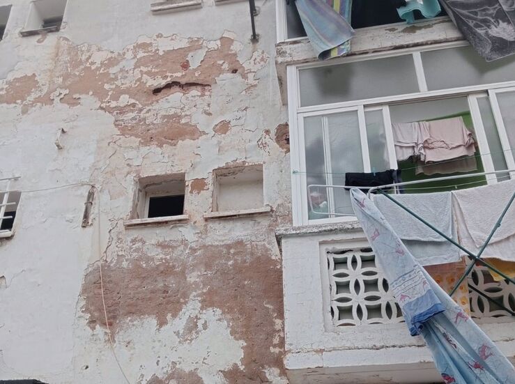 Vox Badajoz critica inseguridad estructural de edificio ocupado ilegalmente y abandonado