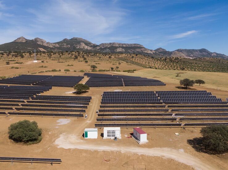 Nexwell y Rabobank firman 373 millones para plantas solares en Andaluca y Extremadura