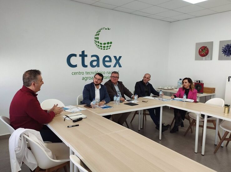 Diputado de Desarrollo Rural de la Diputacin de Badajoz visita las instalaciones de CTAEX
