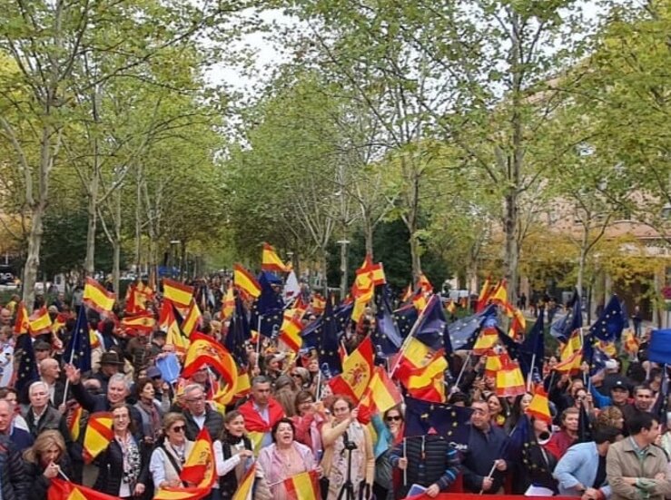 Asociaciones extremeas de la prensa condenan agresiones en protestas contra amnista