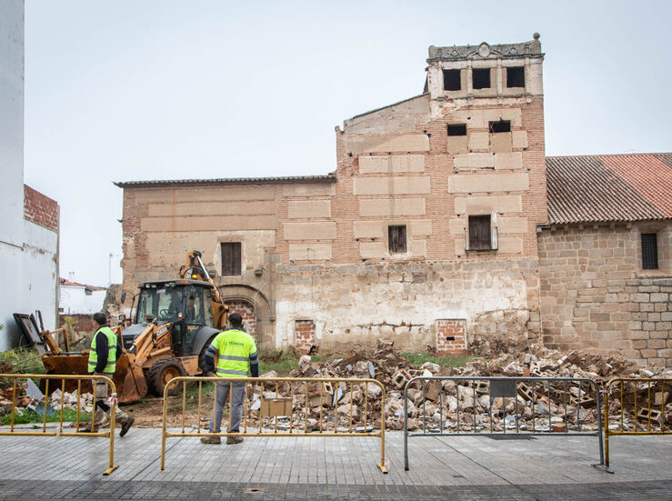 El alcalde de Mrida dice que la plaza de la Baslica de Santa Eulalia va bastante bien 
