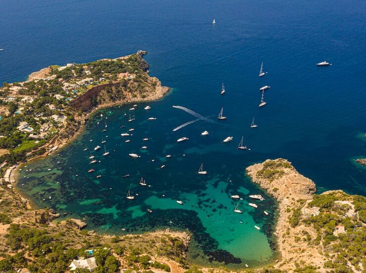 La aventura de alquilar un barco sin licencia en Ibiza