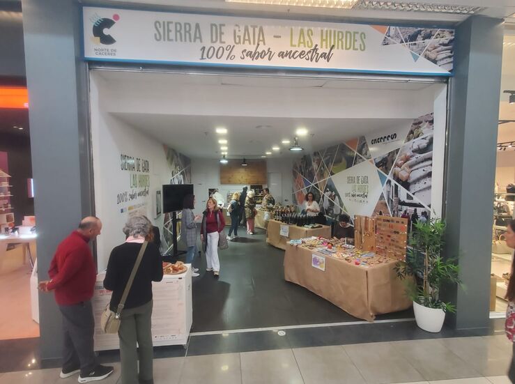 Sierra de Gata y Hurdes llevan al Centro Ruta de la Plata de Cceres sus mejores productos