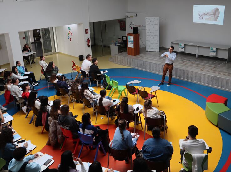 Quirnsalud Cceres prepara a futuros docentes ante problemas sanitarios en mbito escolar