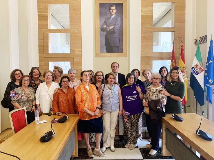 El Ayuntamiento de Cceres muestra su apoyo a los enfermos de fibromialgia 