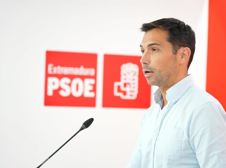 El PSOE extremeo felicita a Illa por su contundente victoria en Catalua