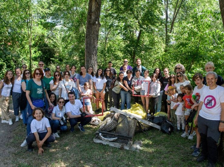 Ms de 15000 voluntarios recogen basura en 926 espacios naturales de Espaa