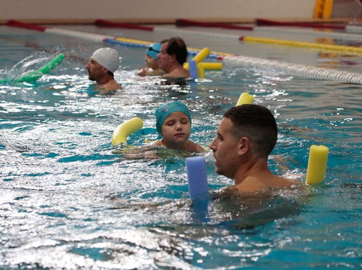 Ms de 300 escolares emeritenses participan en programa natacin en piscina La Argentina