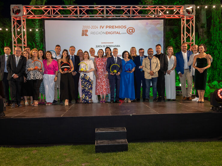 Ms de 200 personas asisten a la entrega de IV Premios  Regiondigitalcom en Mrida