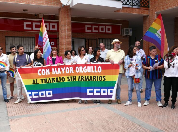 CCOO de Extremadura se concentra en defensa de los derechos LGTBI 