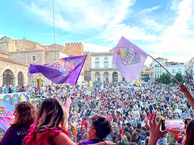 Ayuntamiento de Cceres valora el xito de celebracin del Orgullo LGTBI en Plaza Mayor