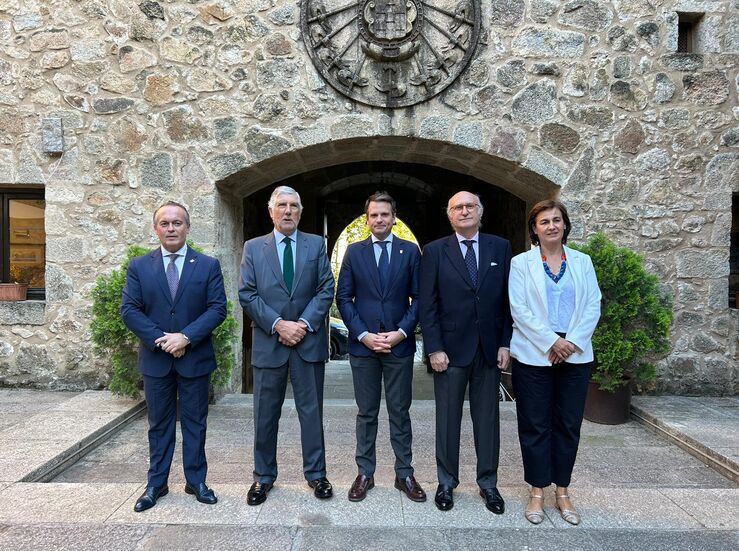 La Junta aborda el proyecto del puente de Cedillo con los embajadores de Portugal y Espaa