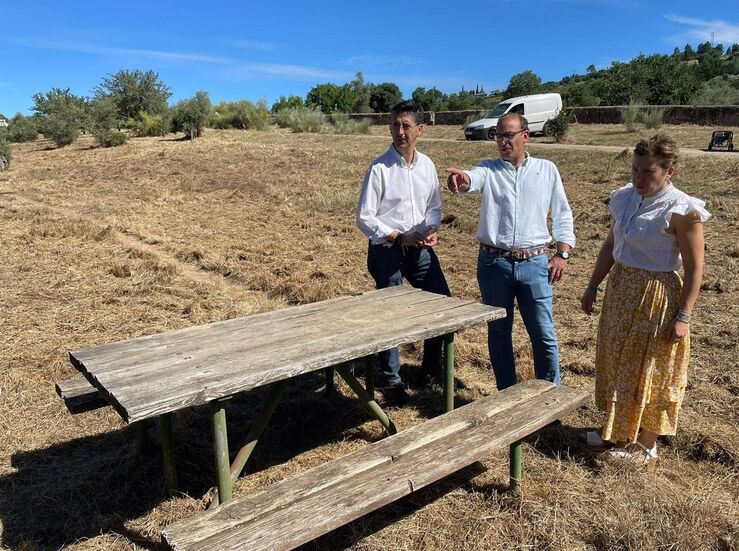 Ayuntamiento Cceres invierte 287397 euros en el parque del Olivar Chico de los Frailes