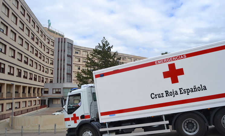 Cruz Roja distribuye botellines de agua entre los centros sanitarios de la región