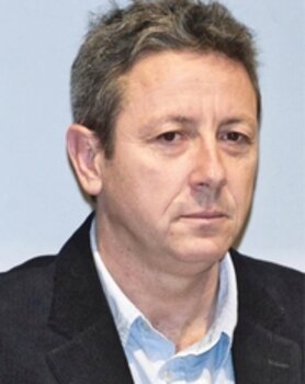 Alonso Guerrero, profesor y escritor