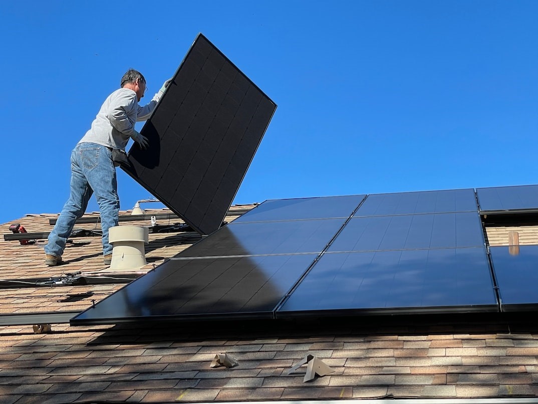 ¿Cómo podemos limpiar nuestras placas solares?